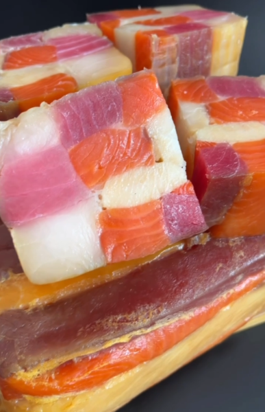 Рулет холодного копчения из трех видов рыб - ФОРЕЛЬ, ТУНЕЦ, ПАЛТУС